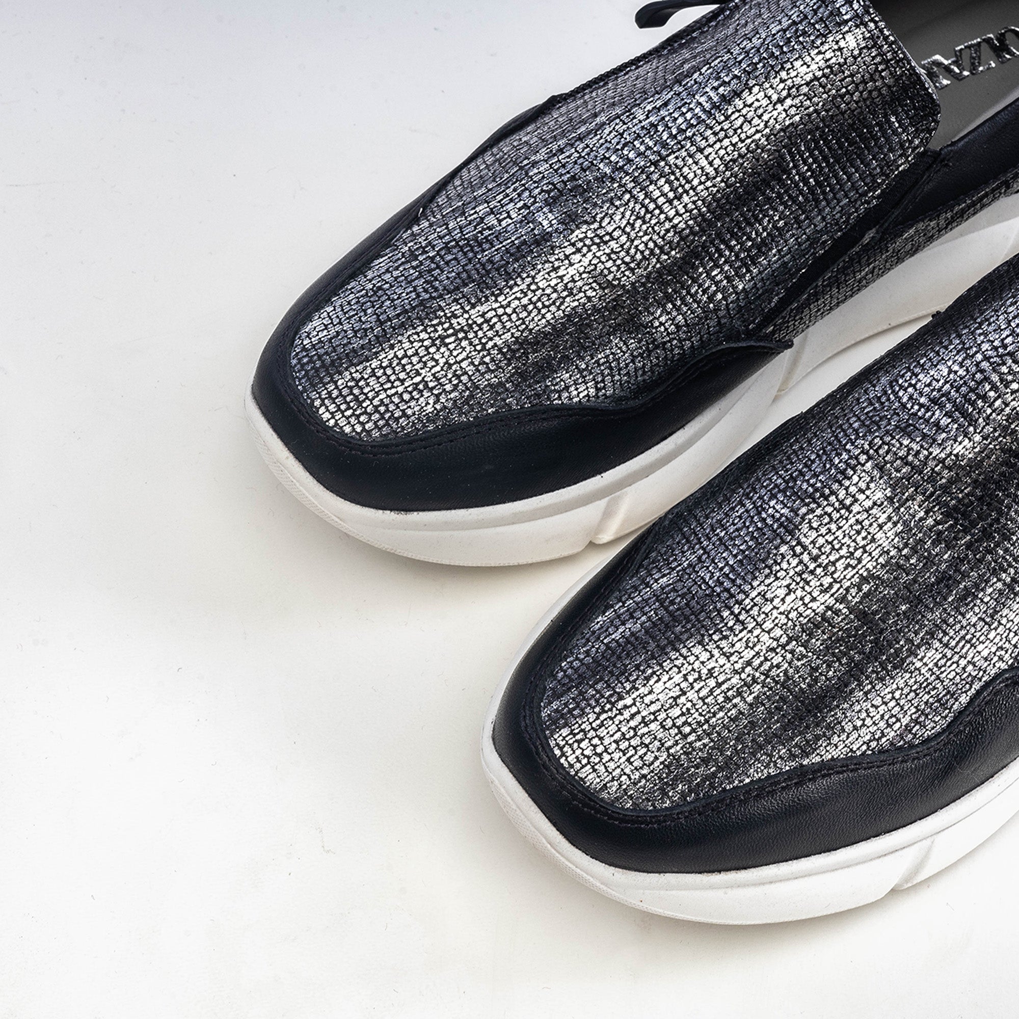 Volzak 178 Black Leather Sneakers