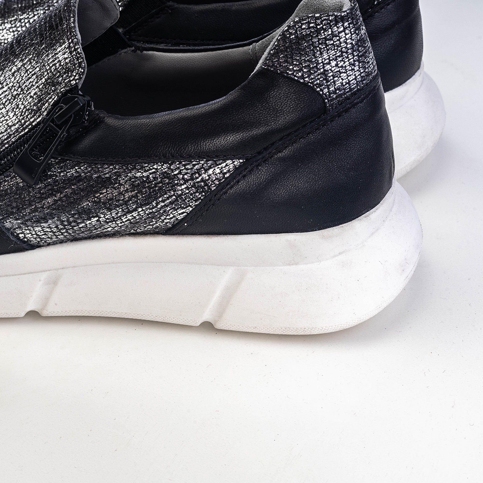 Volzak 178 Black Leather Sneakers