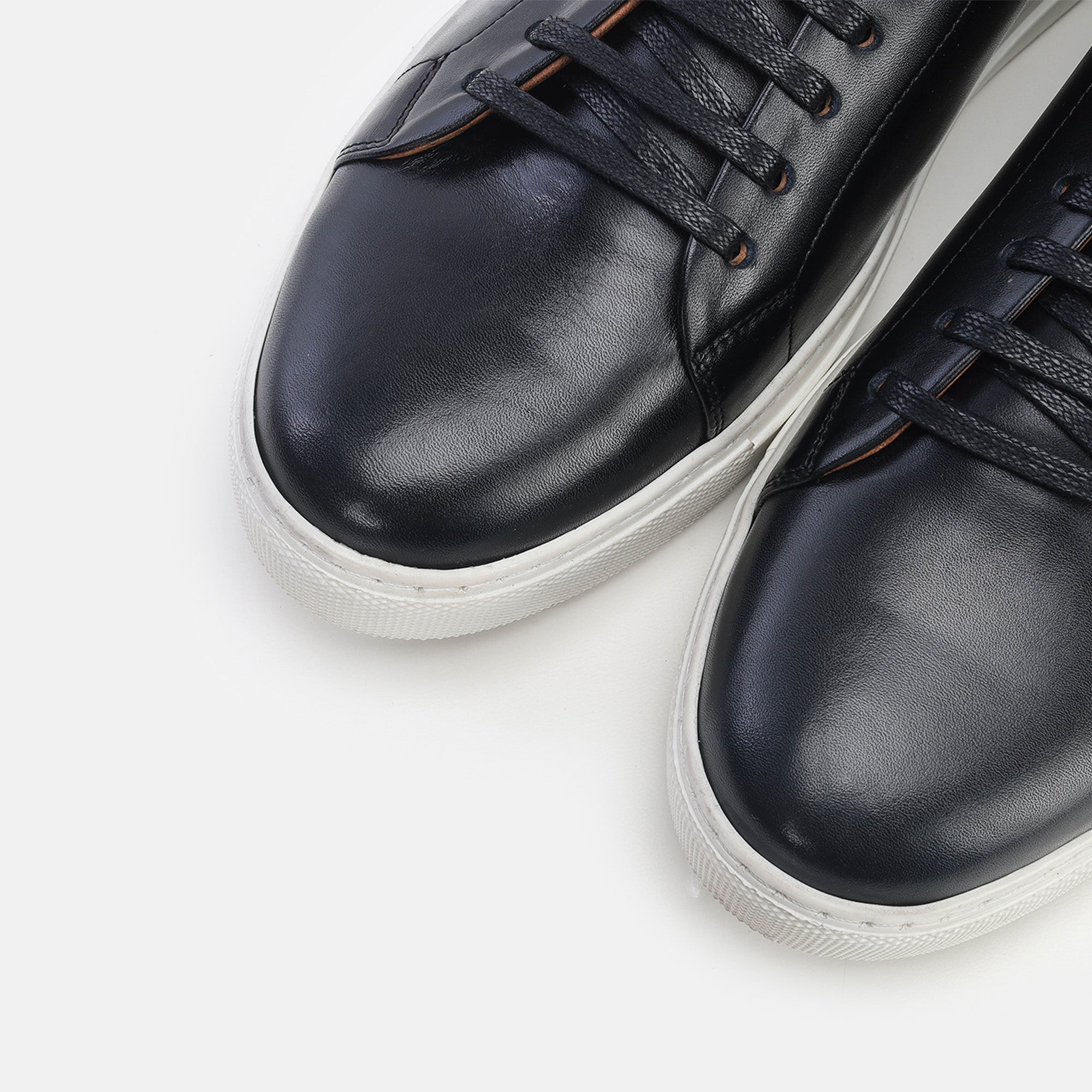 Volzak 5334 Black Leather Sneakers