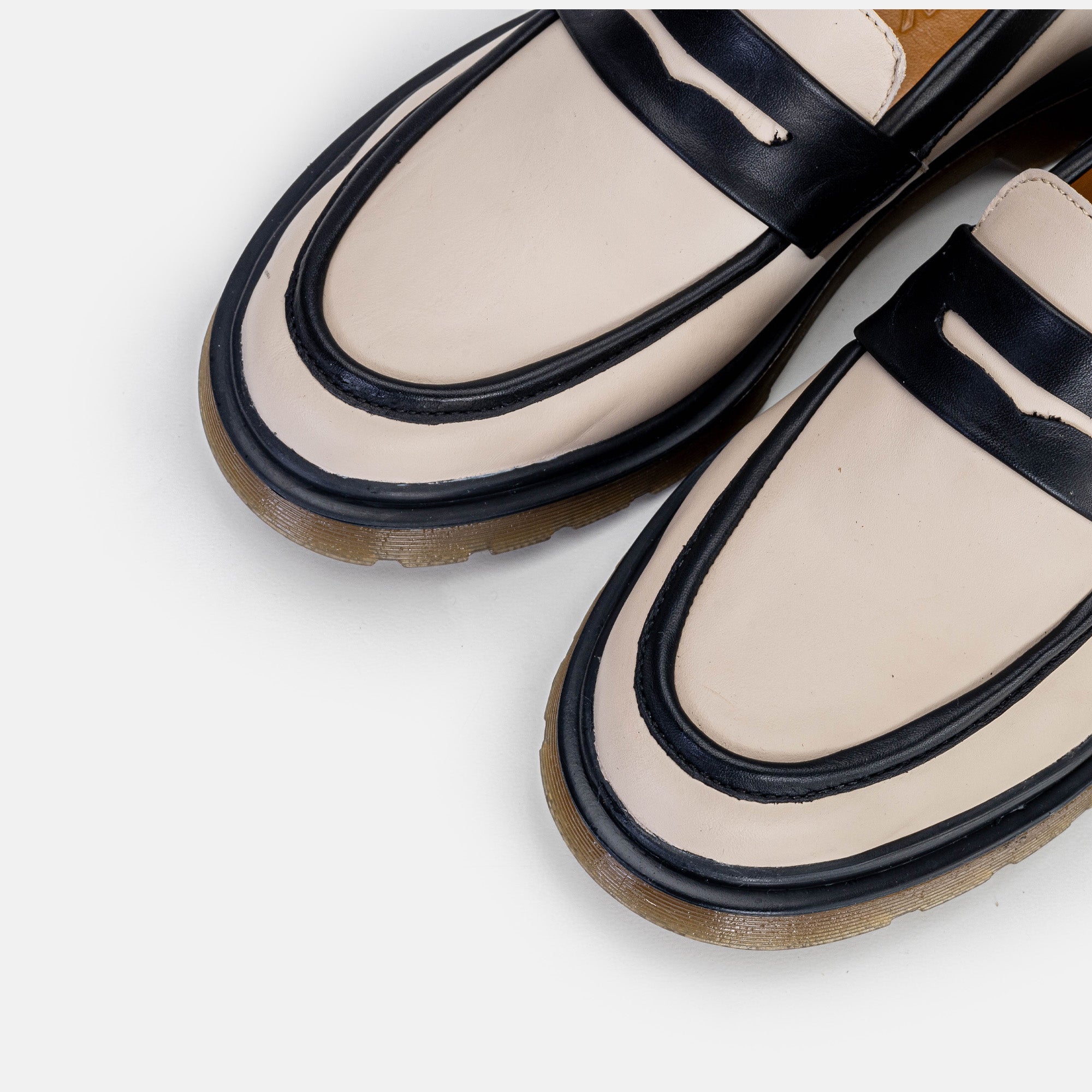 Volzak 422 Chaussure en cuir Beige Noir
