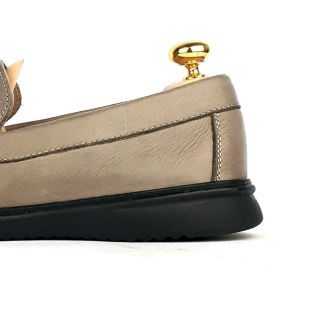 .105 Mocassin en cuir Taupe