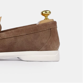 Volzak 011 Mocassin en daim taupe