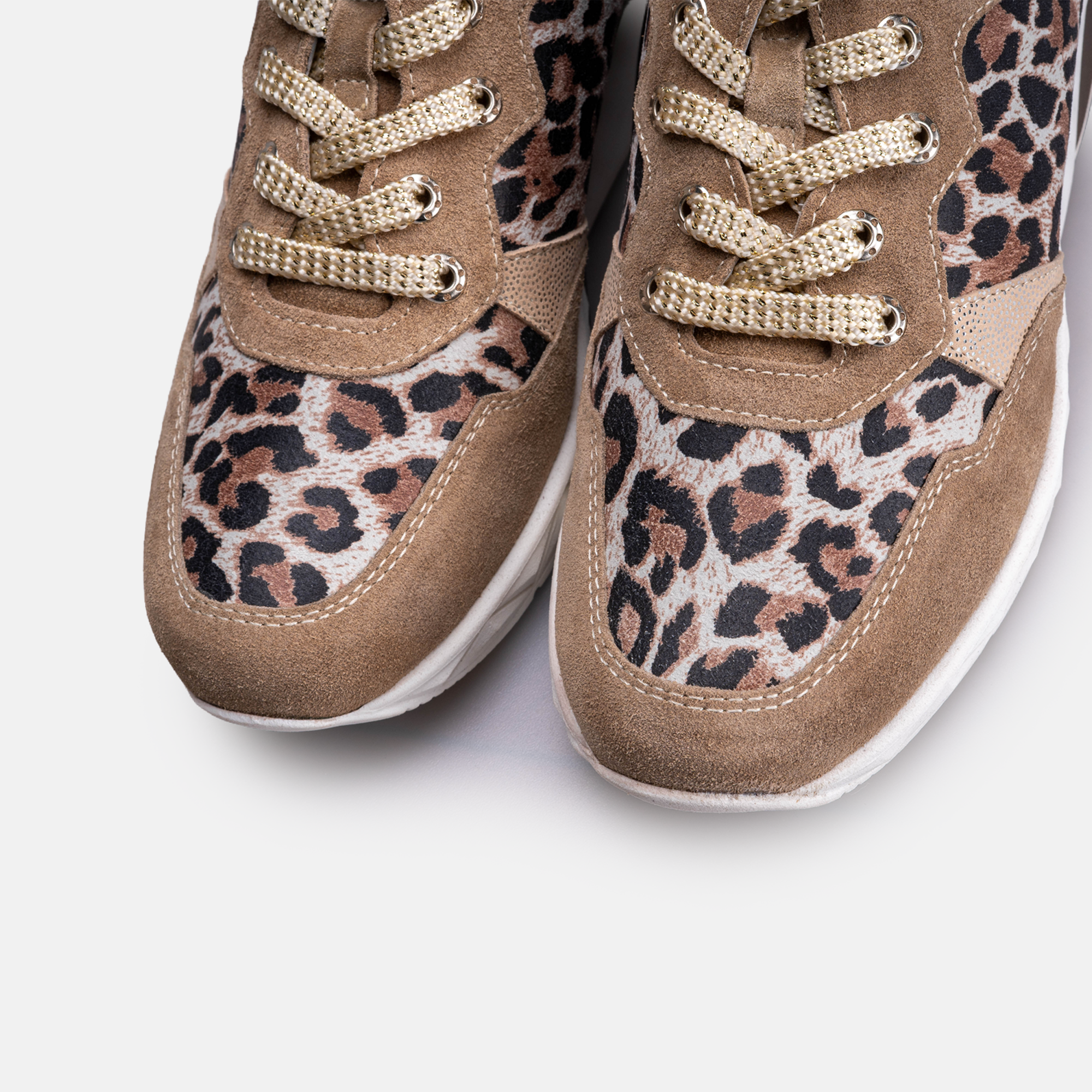 Volzak 701 Basket en daim Beige