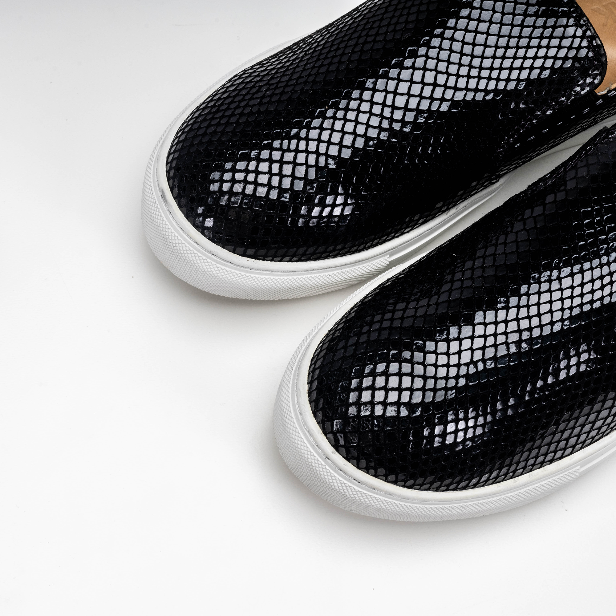 Volzak 072 Basket en cuir Noir Serpent