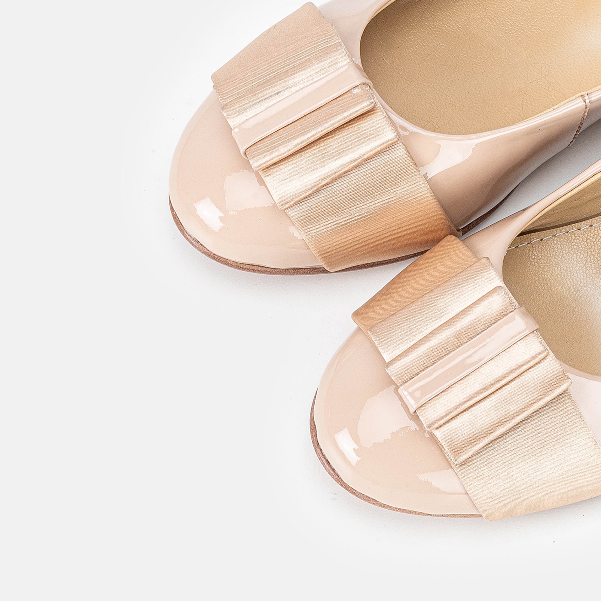 Volzak 077 Ballerine en cuir Nude Vernis