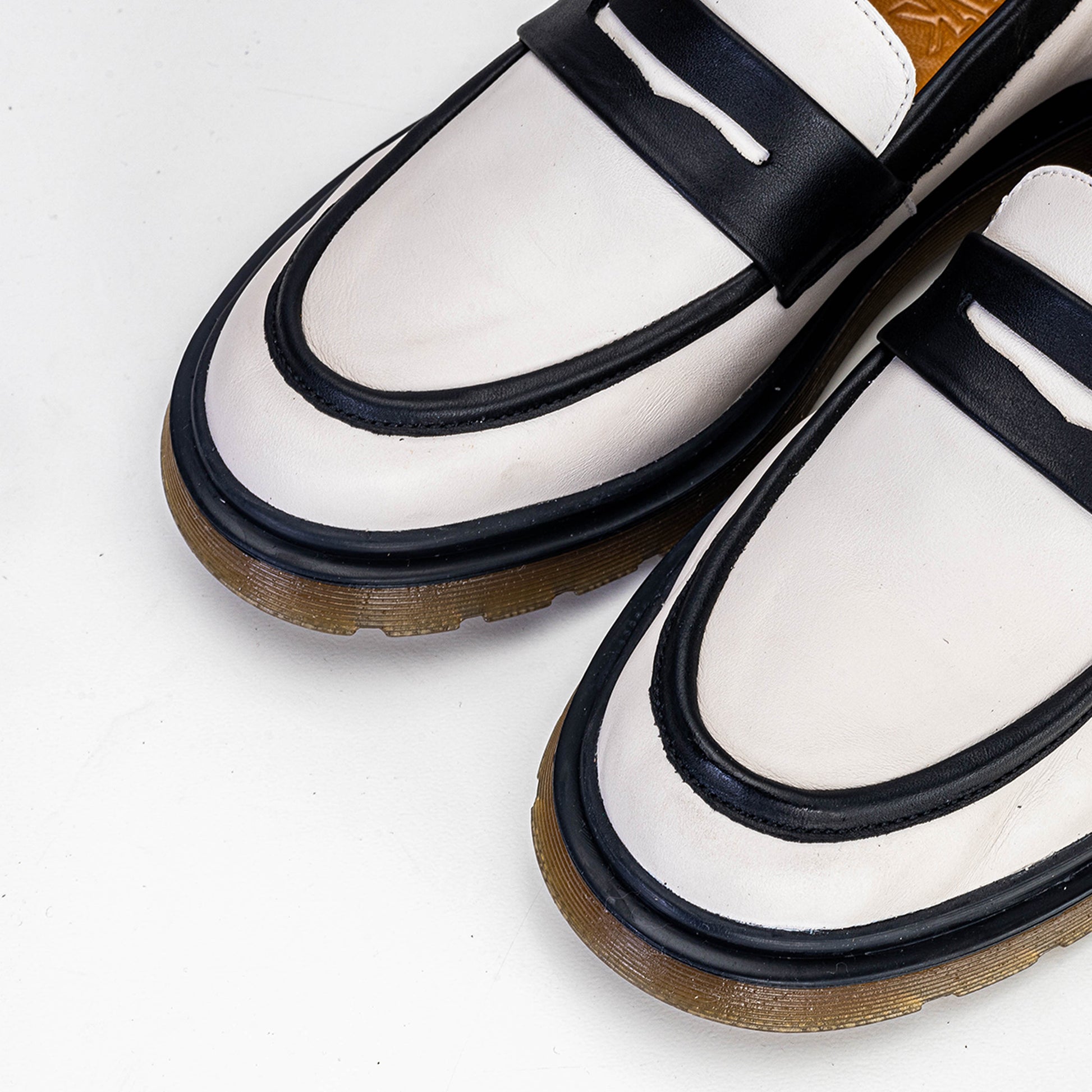 Volzak 422 Leather Shoe White Black