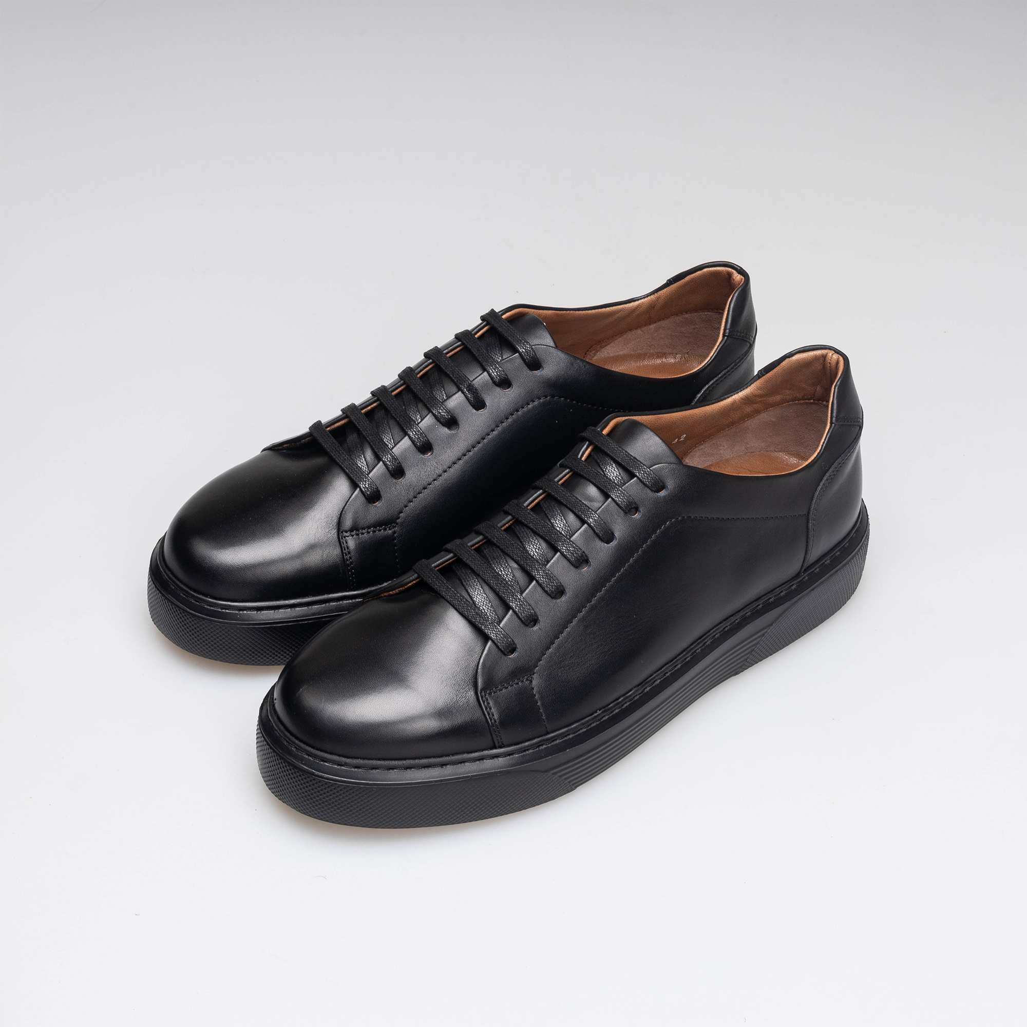 Volzak 5347 leather sneaker Black