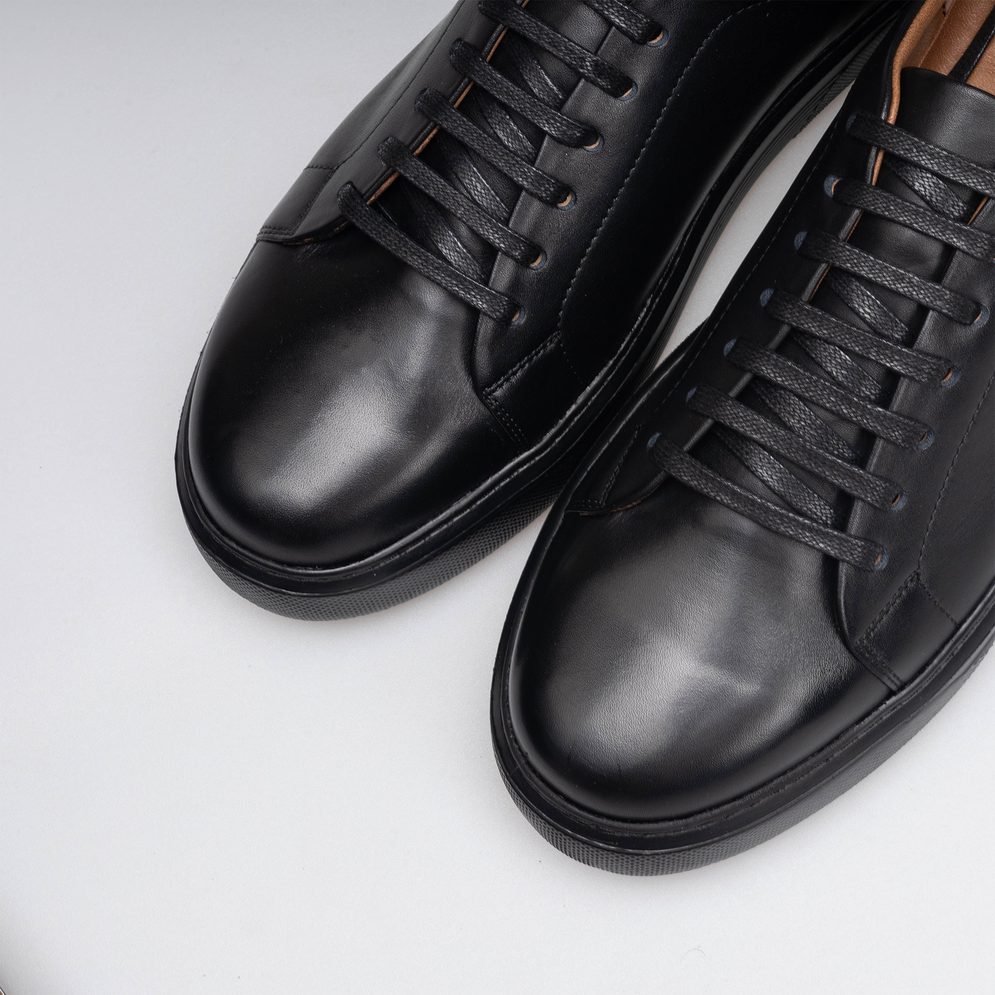 Volzak 5347 leather sneaker Black