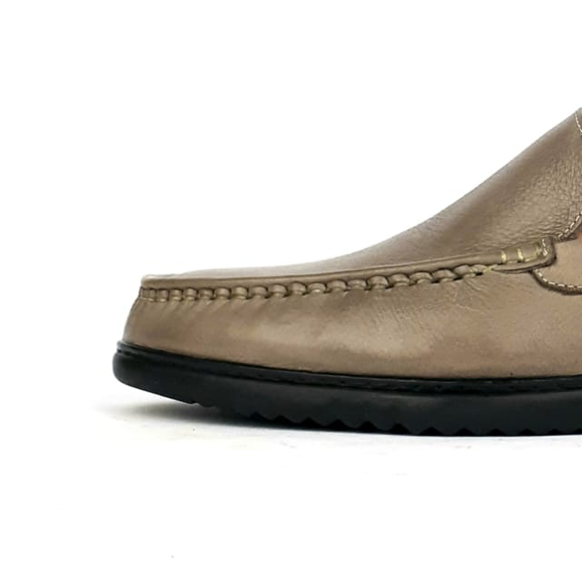 .105 Mocassin en cuir Taupe