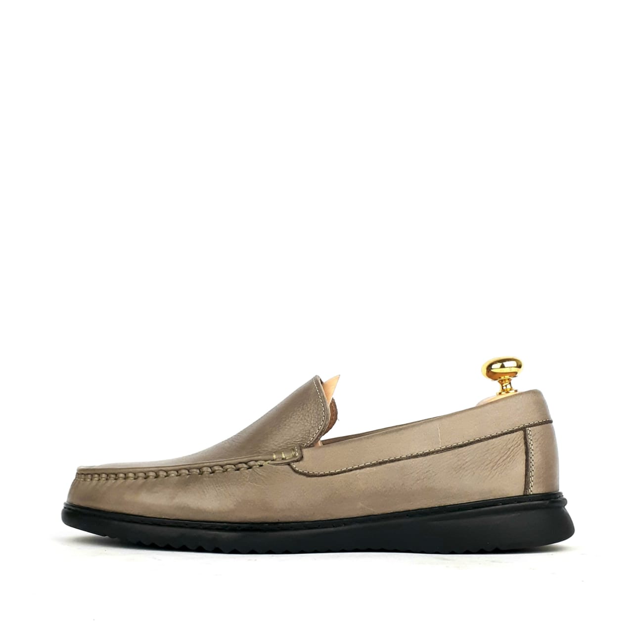 .105 Mocassin en cuir Taupe